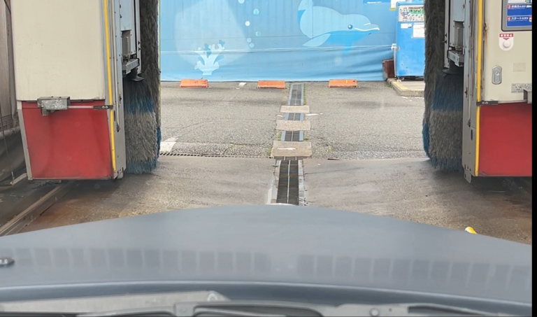 刷毛塗用の水性で塗った車で洗車機に入る・・・タカラ塗料社長専用車「ユーガ」の話