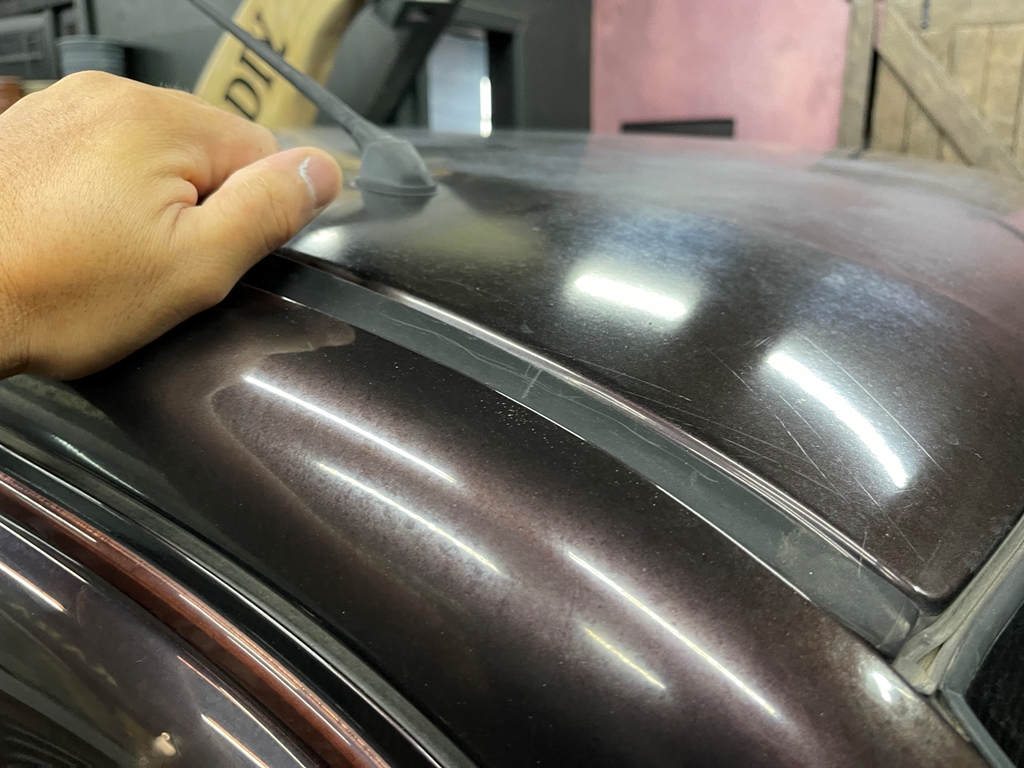 Z12キューブの天井のプラスチック部品をはがす