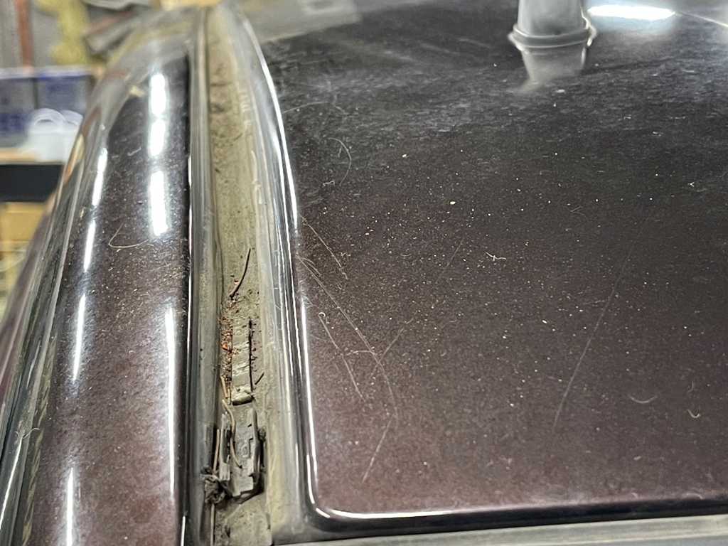 Z12キューブの天井のプラスチック部品をはがしたところ　すごい砂