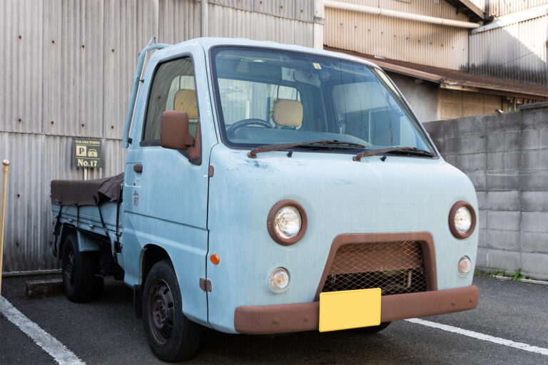 車の塗装が粉っぽくなってきた時の自分でできる対処方法